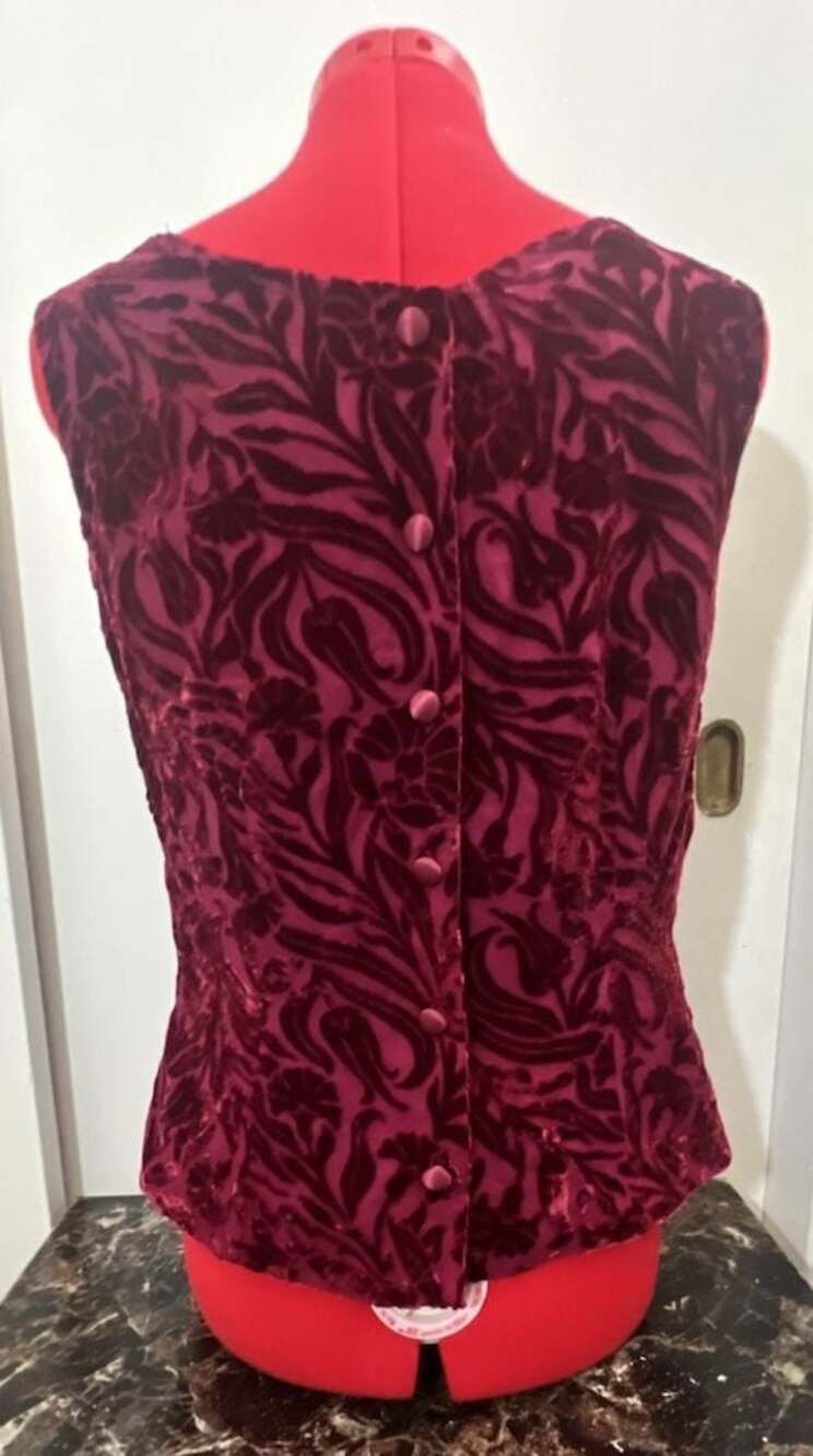Ann Taylor Burgundy Floral Velvet Burnout Sleeveless V-Neck Top - Picture 2 of 3